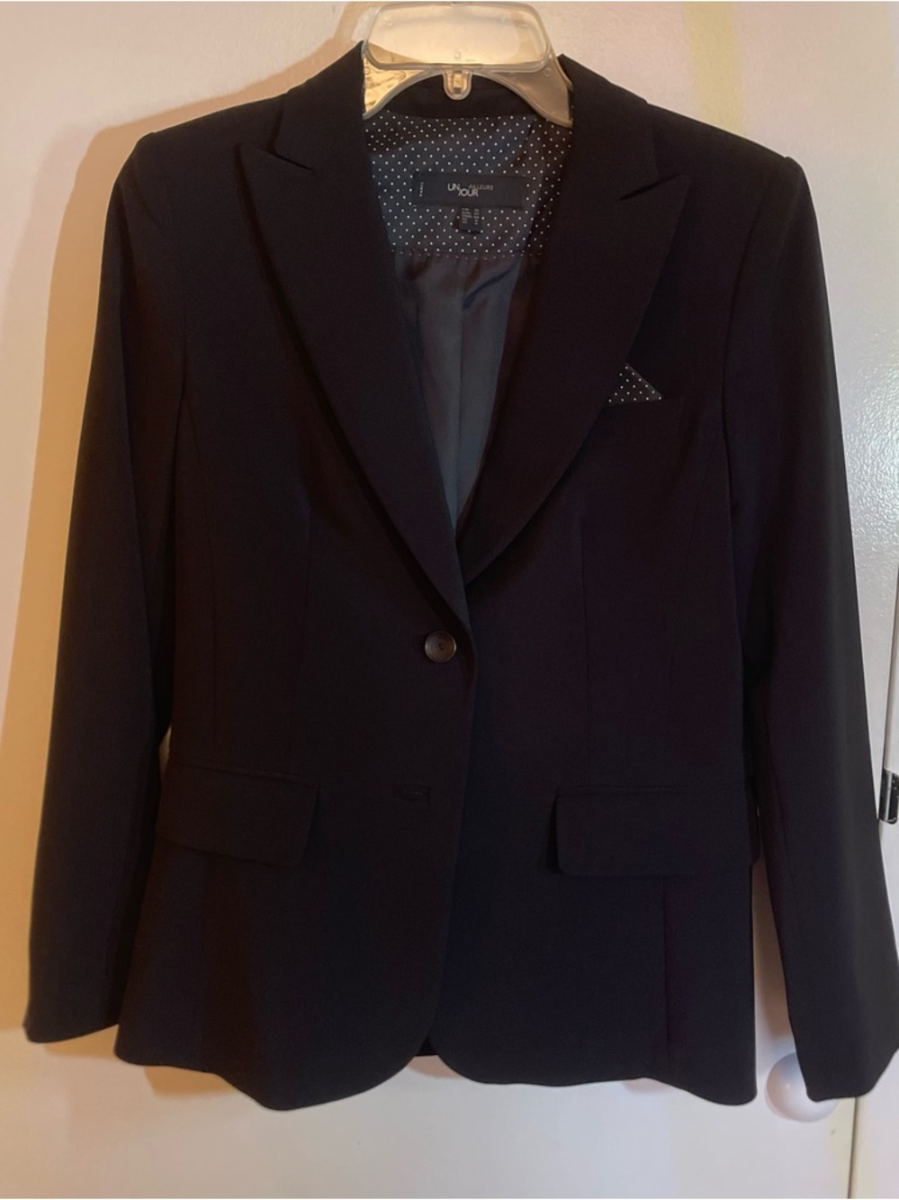 Women's Black Single-Button Tailored Blazer